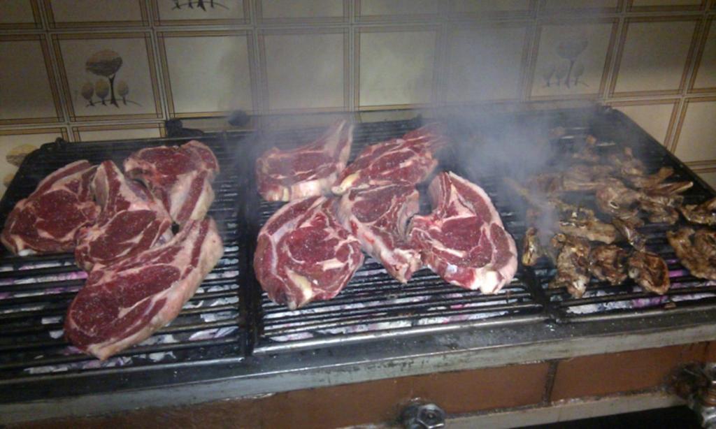 Hostal Restaurante El Chato El Barraco Esterno foto